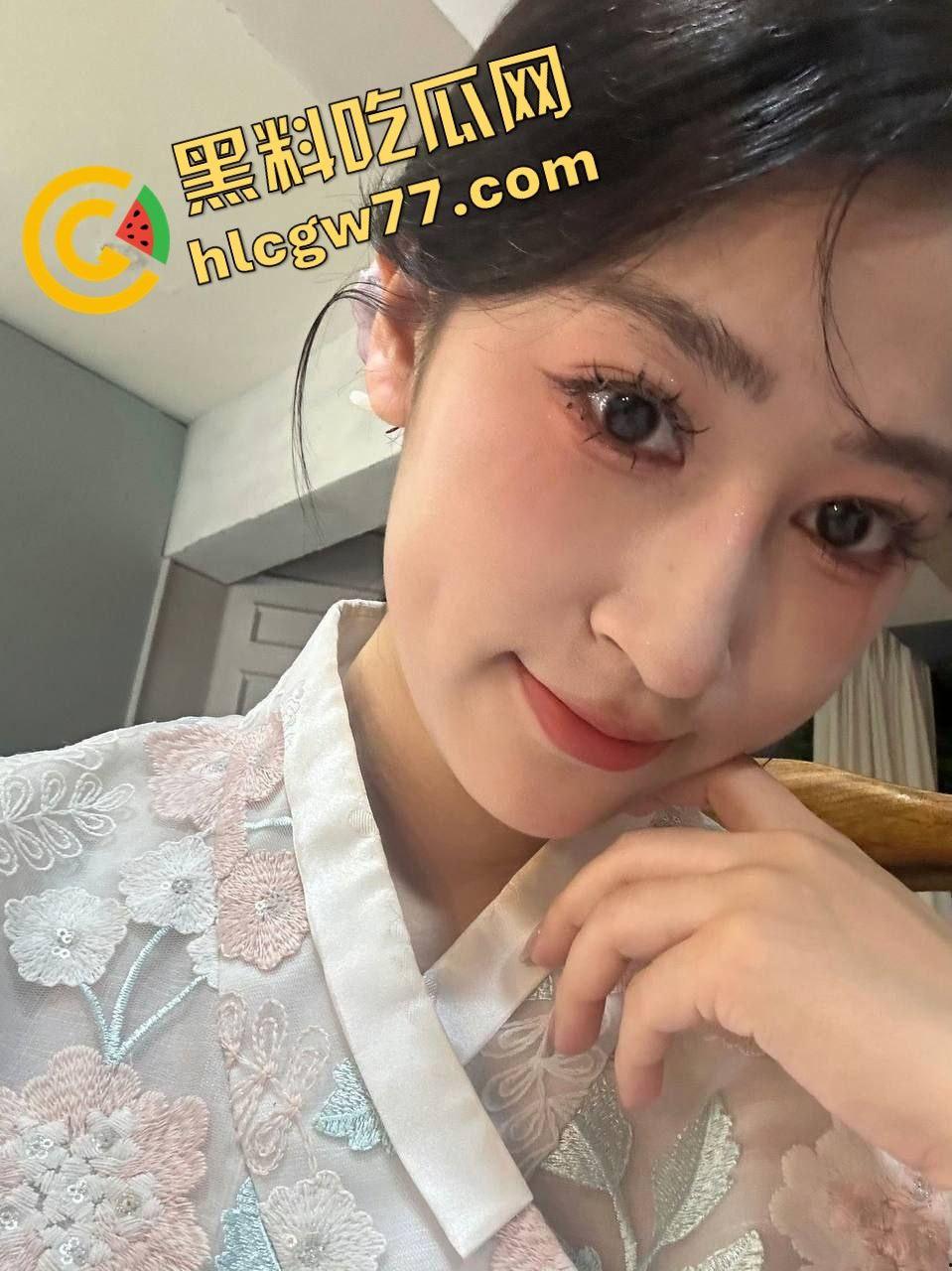 武汉女大学生酒店化身淫荡蒙娜丽莎!黑丝勾魂口活深喉逆天翘臀,男子无脑如电钻一样抽插!-1