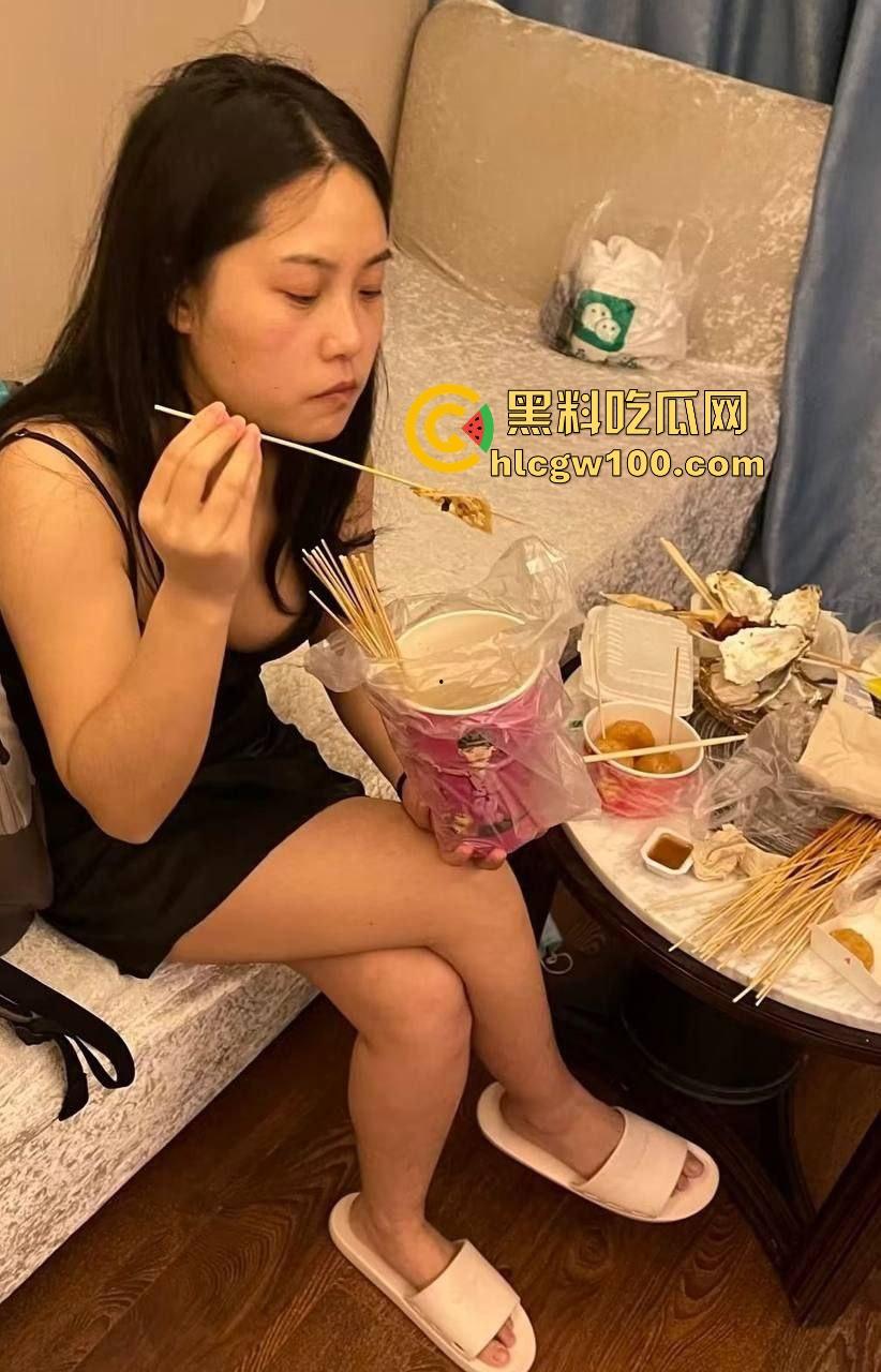 合肥技师谢【悠然】被PUA成骚货，下班直奔大哥家，自慰到高潮再插浪穴，还主动求内射，高潮后嗷嗷叫迷得人骨头酥！-2