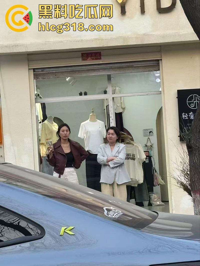 儿子为小三当街对战父母,爸妈泼皮无赖当街撒泼,儿子发疯暴怒当街殴打,这是要把儿子送进去啊!-3