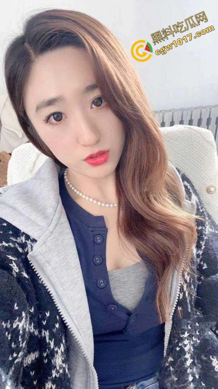 沈阳豪乳少妇【邓佳蕾】的淫荡诱惑:3P狂欢,狗绊式狂操,汁水四溅,欲仙欲死,疯狂放纵!-9