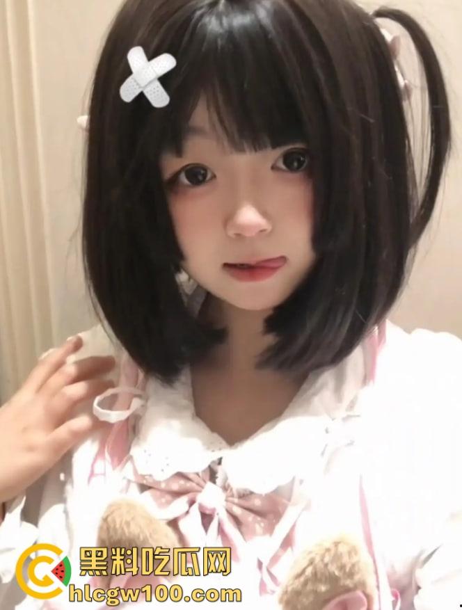 19岁学生骚婊【邵丽燏】土豪网调视频流出，乖乖掰逼拍内裤完成羞耻任务，小母狗本色暴露，真他妈骚到极致！-8