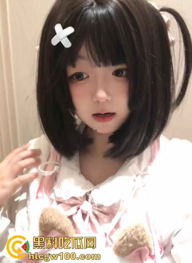 19岁学生骚婊【邵丽燏】土豪网调视频流出，乖乖掰逼拍内裤完成羞耻任务，小母狗本色暴露，真他妈骚到极致！-11