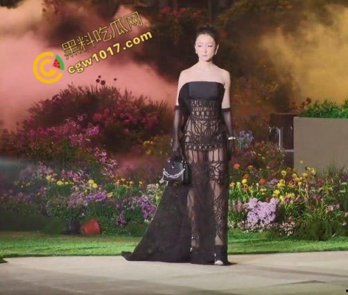 【周冬雨】VOGUE红毯透视装走光，性感仙女瞬间成爆炸新闻，行走荷尔蒙炸弹掀全网浪潮，裙摆失控全网疯传！-3