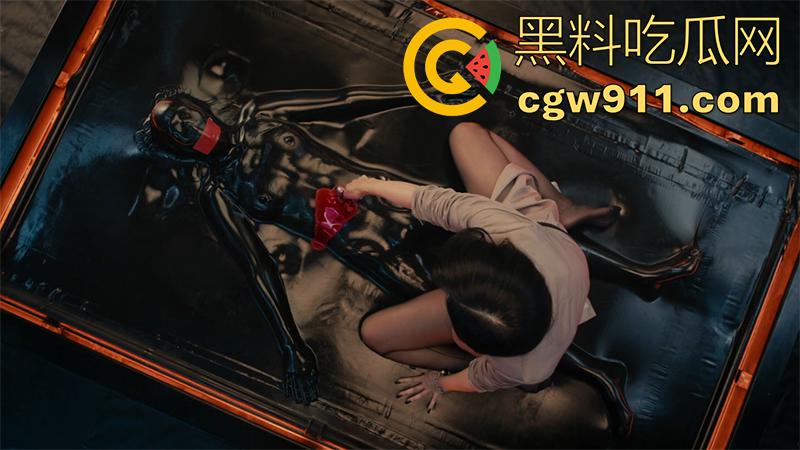 香港御姐女星【吴家丽】,限制级满天星电影《红夜》化身皮衣黑丝女王,性虐清纯少女,乳胶真空窒息后虐杀,太残暴了!-11