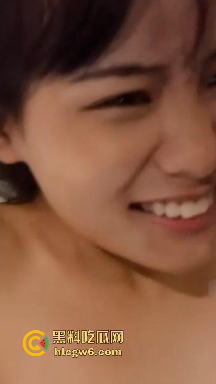 舔狗成情侣play的幕后情趣的一环，男友狠操女友，主人的任务给舔狗打电话 她一边娇喘一边跟舔狗煲电话粥！-7