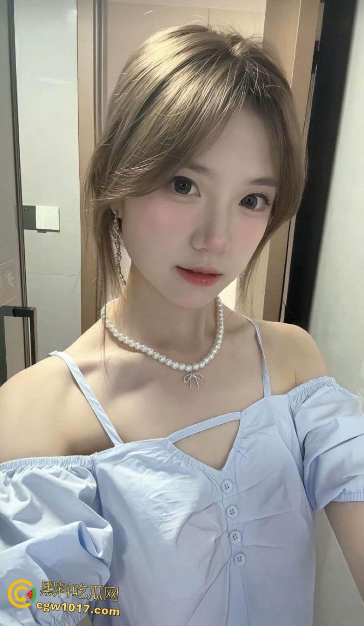 杭州清纯妹子【李一涵】,和男友自拍做爱,小骚逼年龄不大性欲极强,粉嫩小穴被无套内射,精液缓缓流出!-1