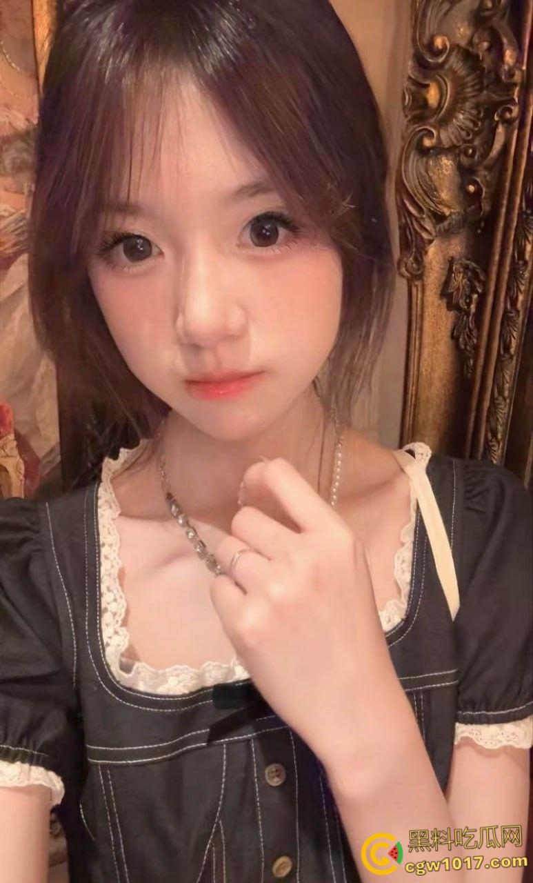 杭州清纯妹子【李一涵】,和男友自拍做爱,小骚逼年龄不大性欲极强,粉嫩小穴被无套内射,精液缓缓流出!-3