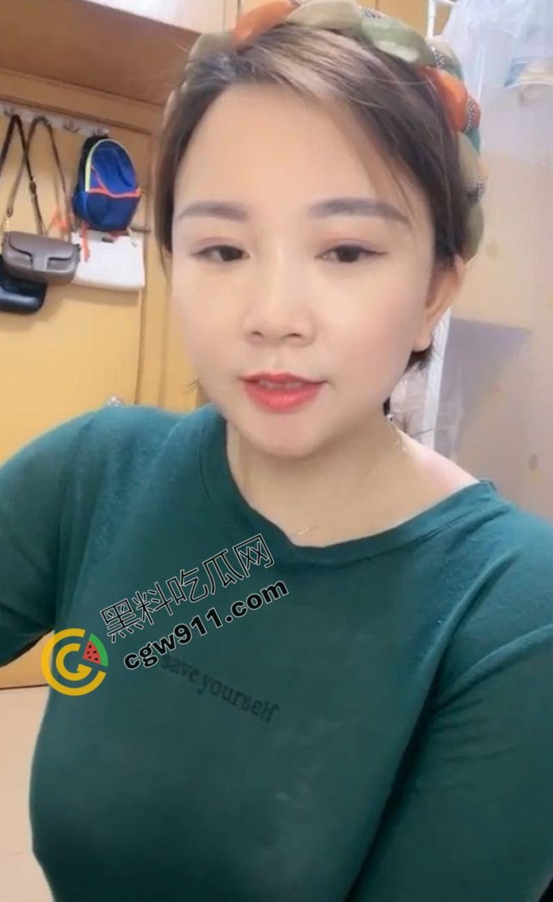 抖音网红【你家麦子】居家直播：巨乳激荡全场，自慰淫水四溅，挑逗眼神撩拨无数粉丝热血沸腾-4