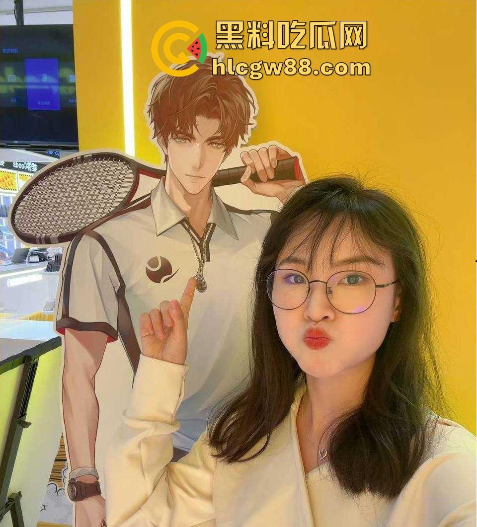 广东工业大学眼镜学生妹【周扬莹】男友相约酒店 情趣睡衣先上阵 男友大量精子往逼里面猛灌的视频曝光!-5