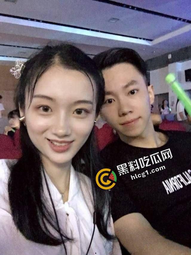 网友分手后曝光初恋女友『周亦薇』Q弹白臀 馒头逼 酒店啪啪视频流出-1