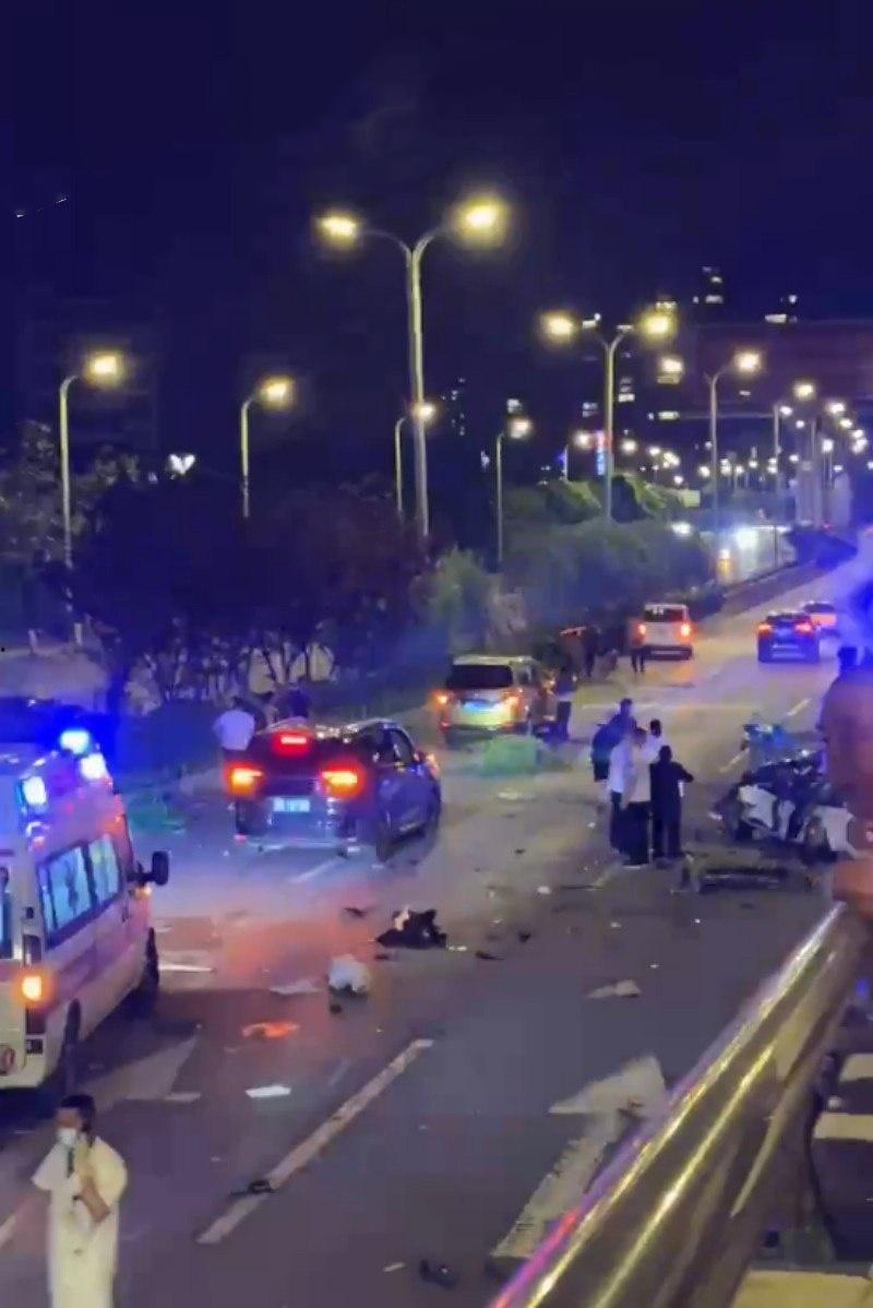 惨烈飞车爆脑！贵阳小米su7车主半夜上演激情狂飙，操作失误撞车造成1人当场死亡，现场惨烈恐怖-3