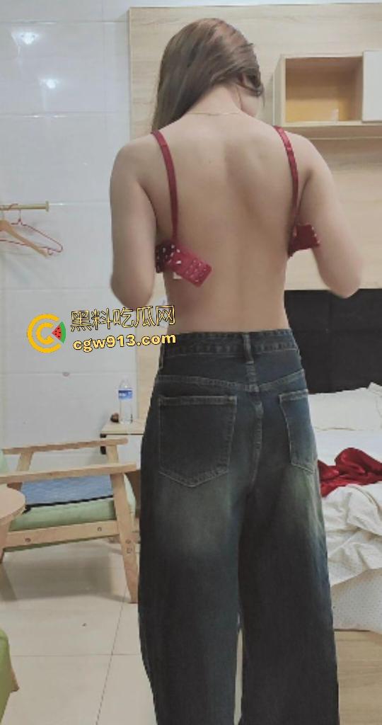 酒店终极海角老弟征服姐姐!老弟假按摩真开干,饥渴骚姐被操到狂喷淫水,姐姐这功力果然是个老司机啊!-1