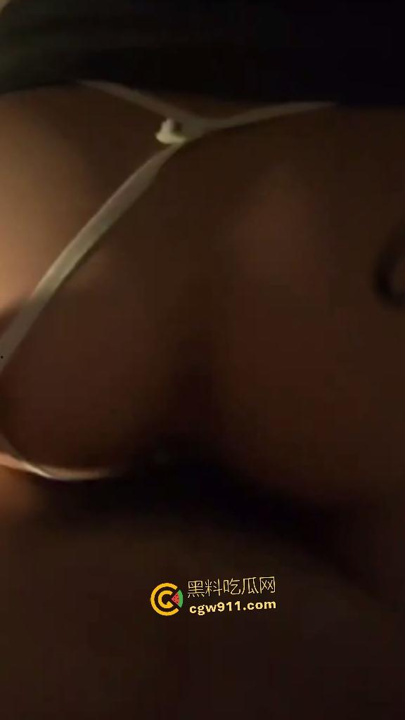 高中甜美眼镜小妹，极品大尺度视频流出，吹箫吞精狂吃，骚穴抽插大鸡巴越做越起劲！-8