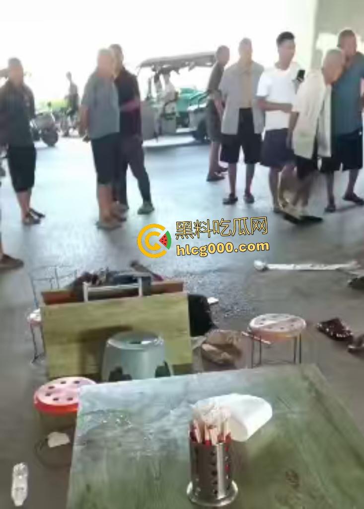 河南中牟摊位争夺战遭捅杀!三人被捅身亡,摊位血流成河,菜品上直接变血红色!-8