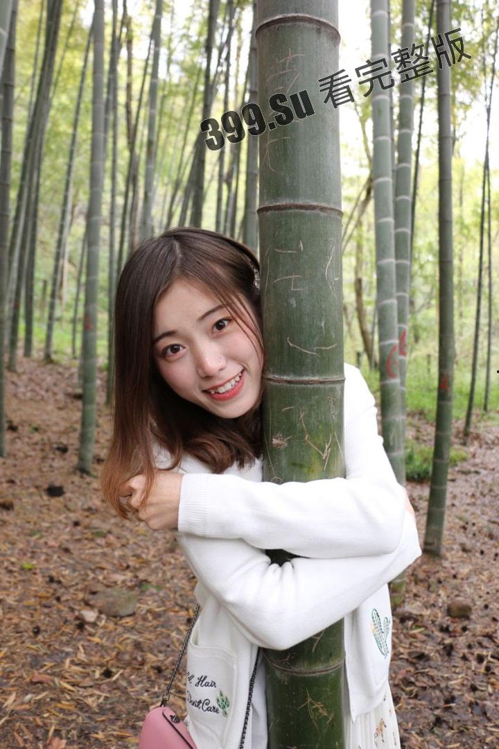 手上有活才有逼操！天津财经大学大二母狗 吴晶晶 跟男友谈恋爱期间被大一摄影学弟开发了 怼脸视频流出-5