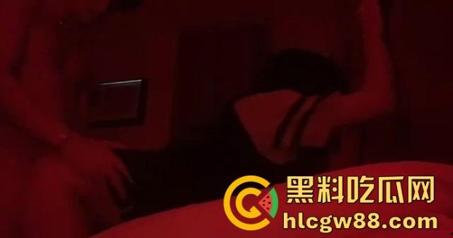 挪威留学生炫耀洋马女友【julsbarba】白虎浪穴骑乘狂摇，异域风情玩得飞起，国内女拳看傻了！-14