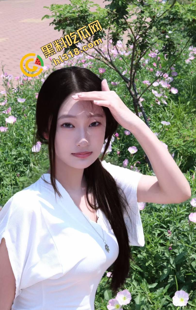 05后女大学生到底有多放得开？放假回来酒店走廊就地开炮，谁敢路过谁敢加入，真当自己在拍片吗！-3