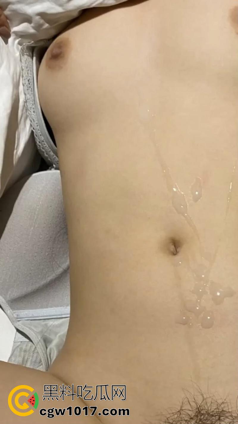 真实乱伦姐弟偷欢,有个当骚鸡卖淫的骚姐,极品长腿蜜桃臀姐姐,卖淫养弟弟只为和弟弟偷情乱伦,俩人还是龙凤胎!-12