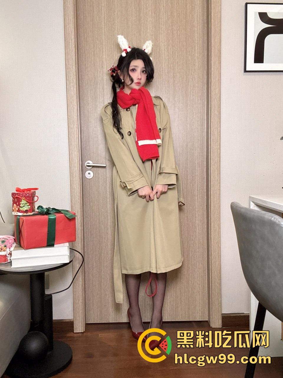 新年尤物福利【凉凉子】饱满巨乳黑丝长腿翘臀，扮成小骚货，极品身材榨干你的精液，光看都能撸三次！-6