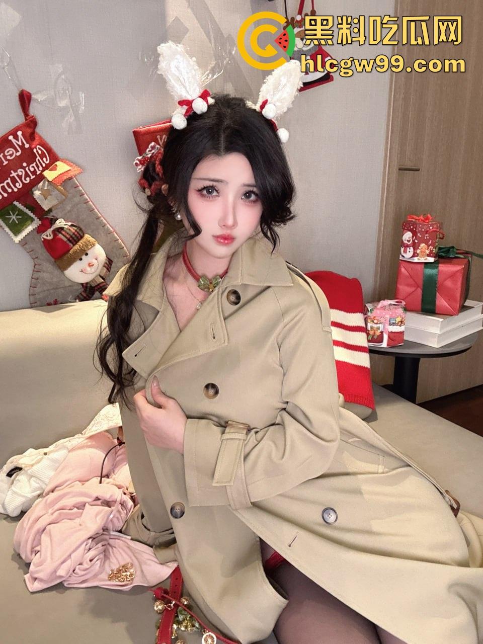 新年尤物福利【凉凉子】饱满巨乳黑丝长腿翘臀，扮成小骚货，极品身材榨干你的精液，光看都能撸三次！-9