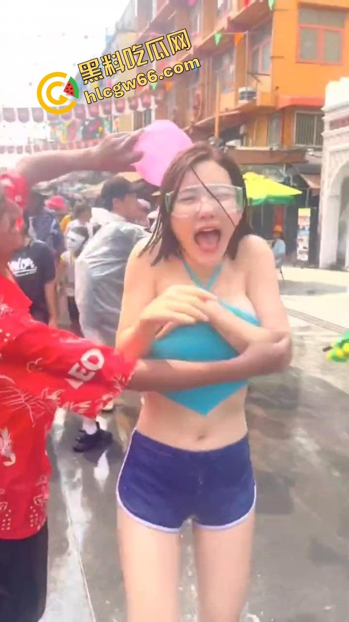 柬埔寨泼水节变成湿身骚趴,夜店女王DJ 『SODA』遭全场狂射,白T湿透巨乳炸出,奶头凸点全场沸腾!-19