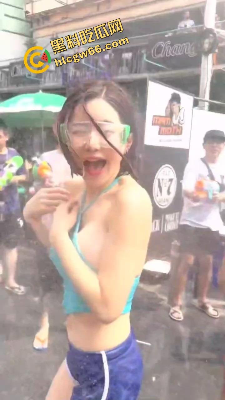 柬埔寨泼水节变成湿身骚趴,夜店女王DJ 『SODA』遭全场狂射,白T湿透巨乳炸出,奶头凸点全场沸腾!-22
