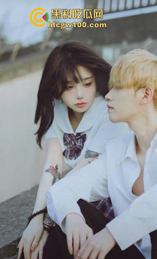 网红劲爆大瓜!!!抖音千万网红【你的欲梦】直播漏奶视频曝光,乳头黑黑的看来童锦成没少吸。-7