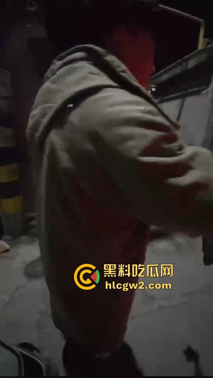 钓鱼佬想换小姐姐十分钟激情 拿条黄辣丁换草逼 小姐姐一脸嫌弃 把人当翘嘴钓呢？-6