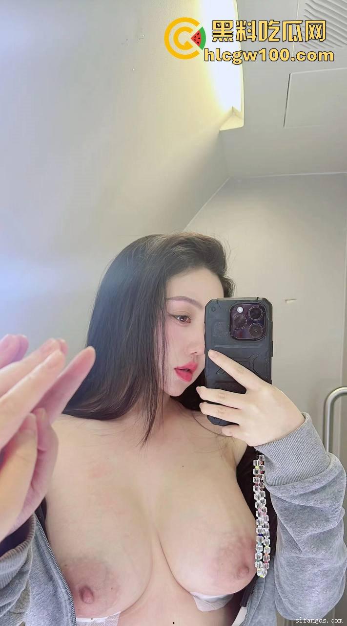 抖音巨乳网红【萌萌叫小胖儿】不雅视频流出，14万粉丝的奶神私底下浪到飞起，波涛汹涌的大奶子让人想掏钱就约！-7