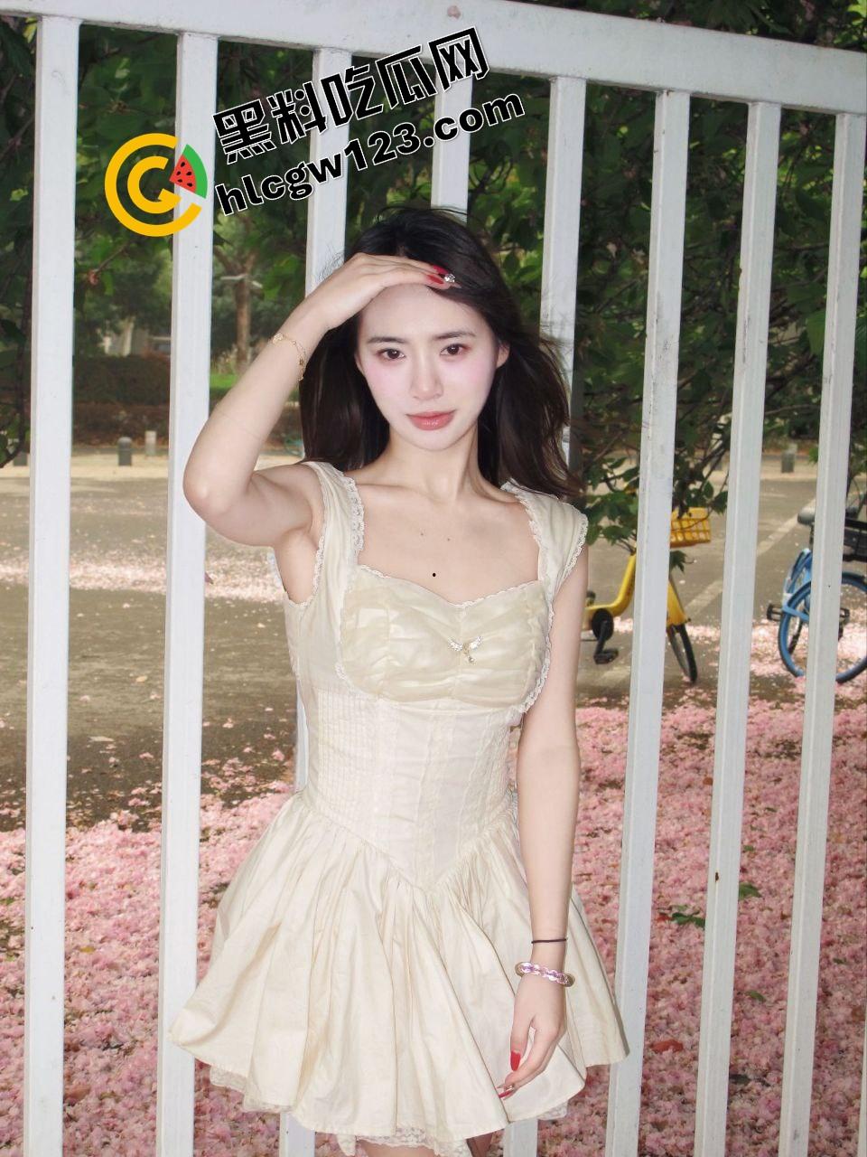 南京链家女销售商务母狗『吉琳娜』被客户爆插还在微信接单回消息别逼逼，我在忙！-2