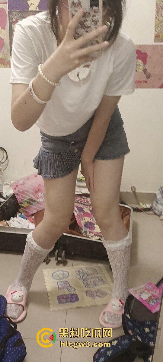 清纯高中生自拍震撼曝光，粉嫩肉穴掰开自慰，娇喘一口一个爸爸，这反差让人顶不住！-9