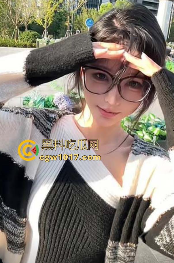 抖音高颜值COS网红【柠好不好】被曝光大尺度不雅视频曝光,漫御姐萝莉甜美撩粉,极品嫩穴馒头肥鲍一览无余!-4