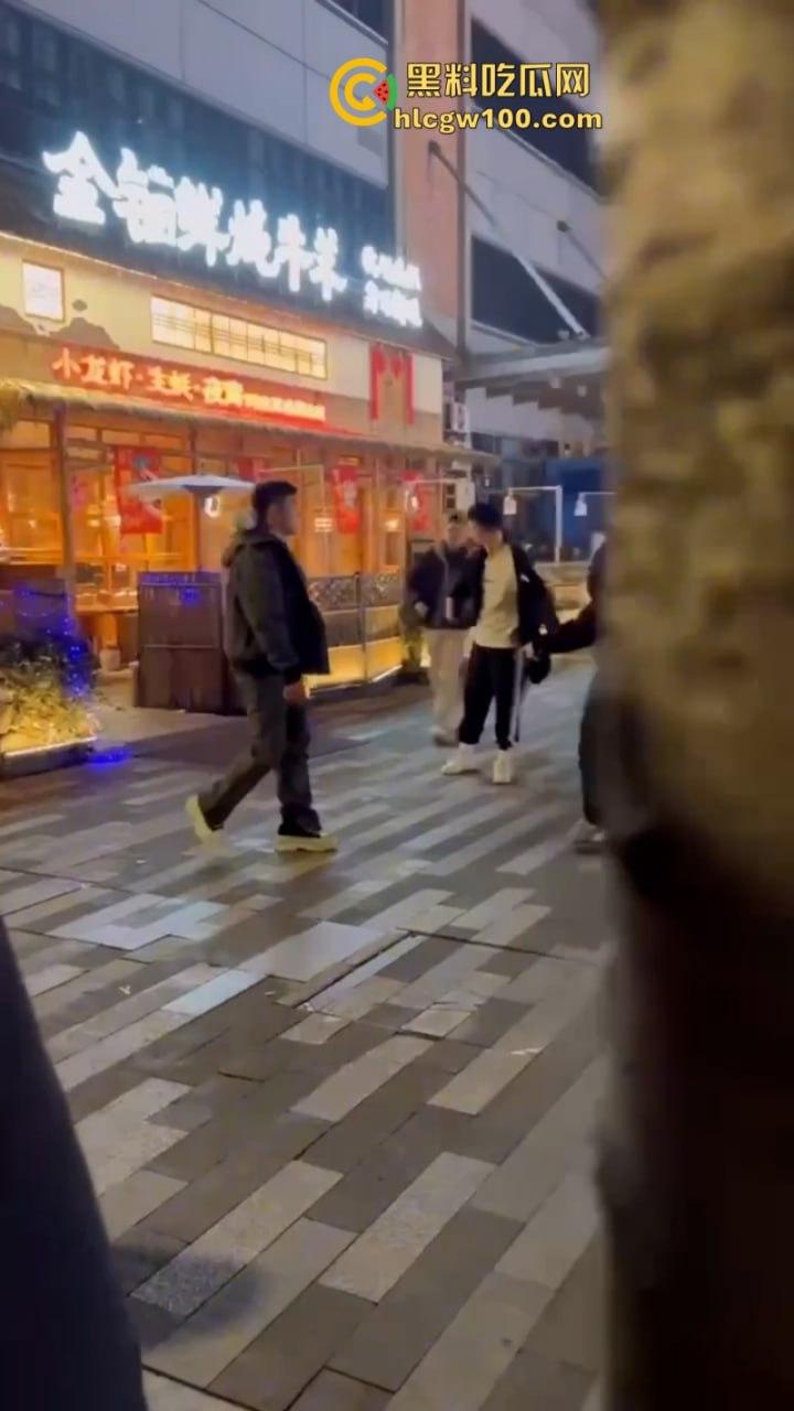 成都男gay为爱冲锋 一群骚肛大混战 渣男为护男三爆打原配 捅过的菊花说忘就忘了吗?-8