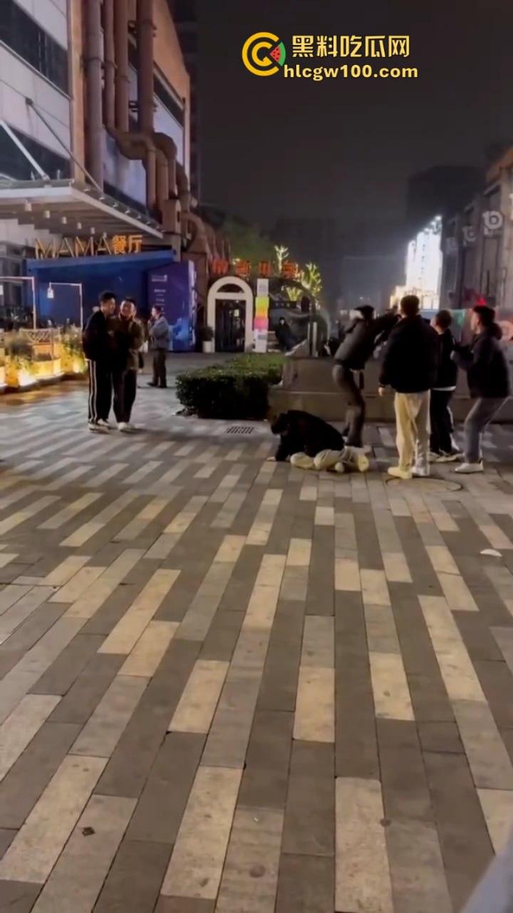 成都男gay为爱冲锋 一群骚肛大混战 渣男为护男三爆打原配 捅过的菊花说忘就忘了吗?-10