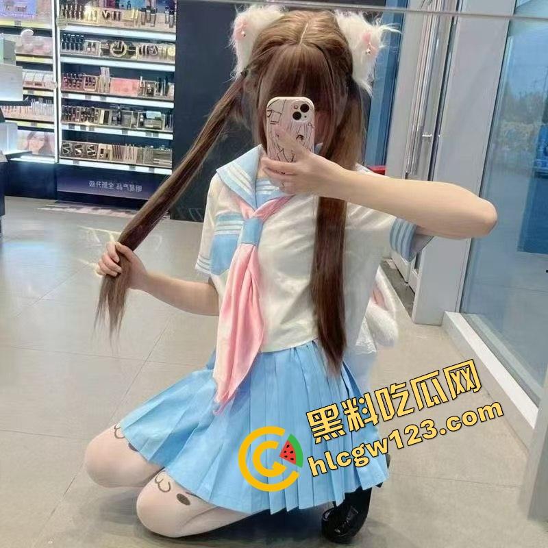 推特骚鸡YH商场试衣间啪啪全程露脸,头摁墙上强行内射,呻吟声大得像在打擂台,屁股拍成红斑图!-1