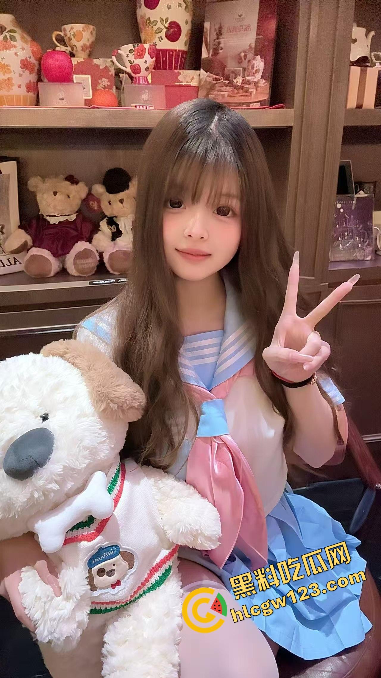 推特骚鸡YH商场试衣间啪啪全程露脸,头摁墙上强行内射,呻吟声大得像在打擂台,屁股拍成红斑图!-3