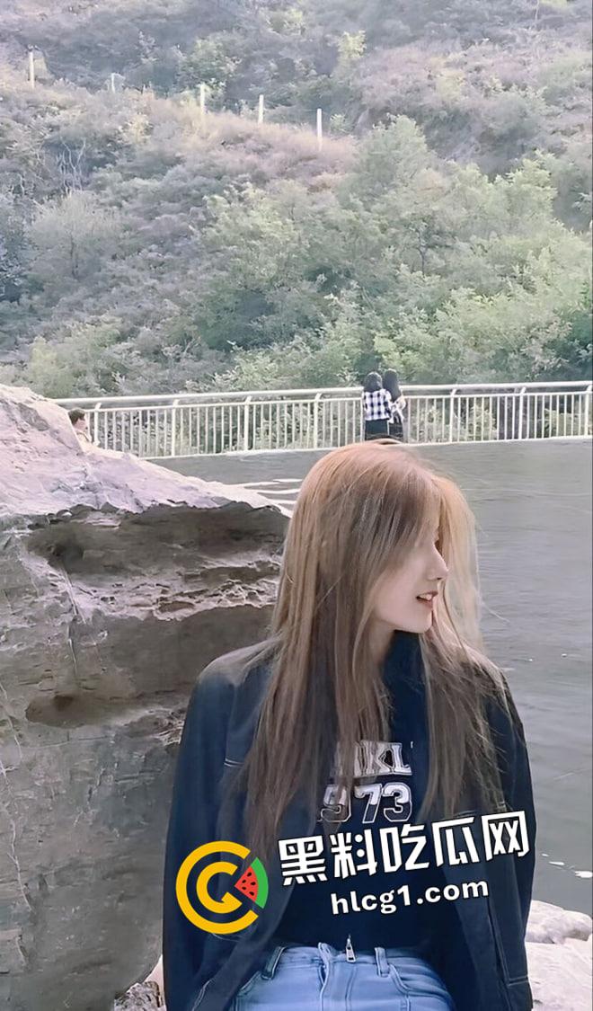 北京音乐学院冷艳学姐开淫趴 学长学弟3p 黑丝长腿学姐的双穴全部塞满-2