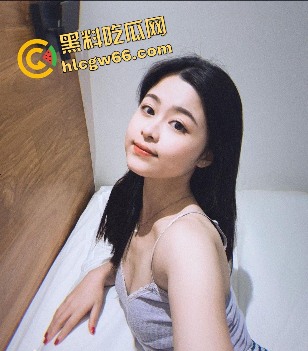 重庆骚货黄毛妹重口翻天操作曝光,肥美肉臀扩阴塞橘子,骚穴大开吃果粒,果汁流逼喷脸,这尼玛是人能玩的?-6