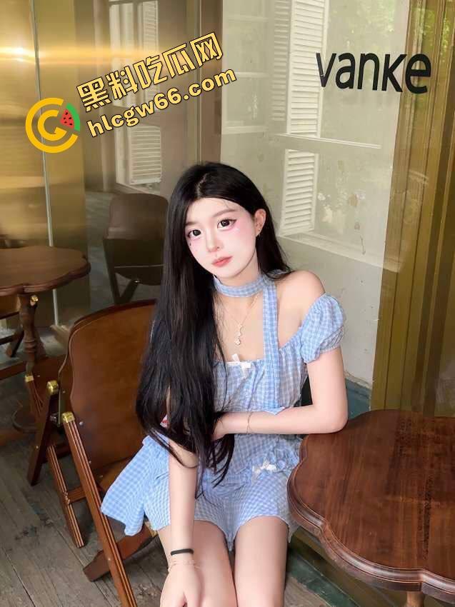 炮机抽疯了，樱花骚妹被前后双穴爆插，阴蒂震烂潮喷成河，菊花抽得哭爹喊娘！-1