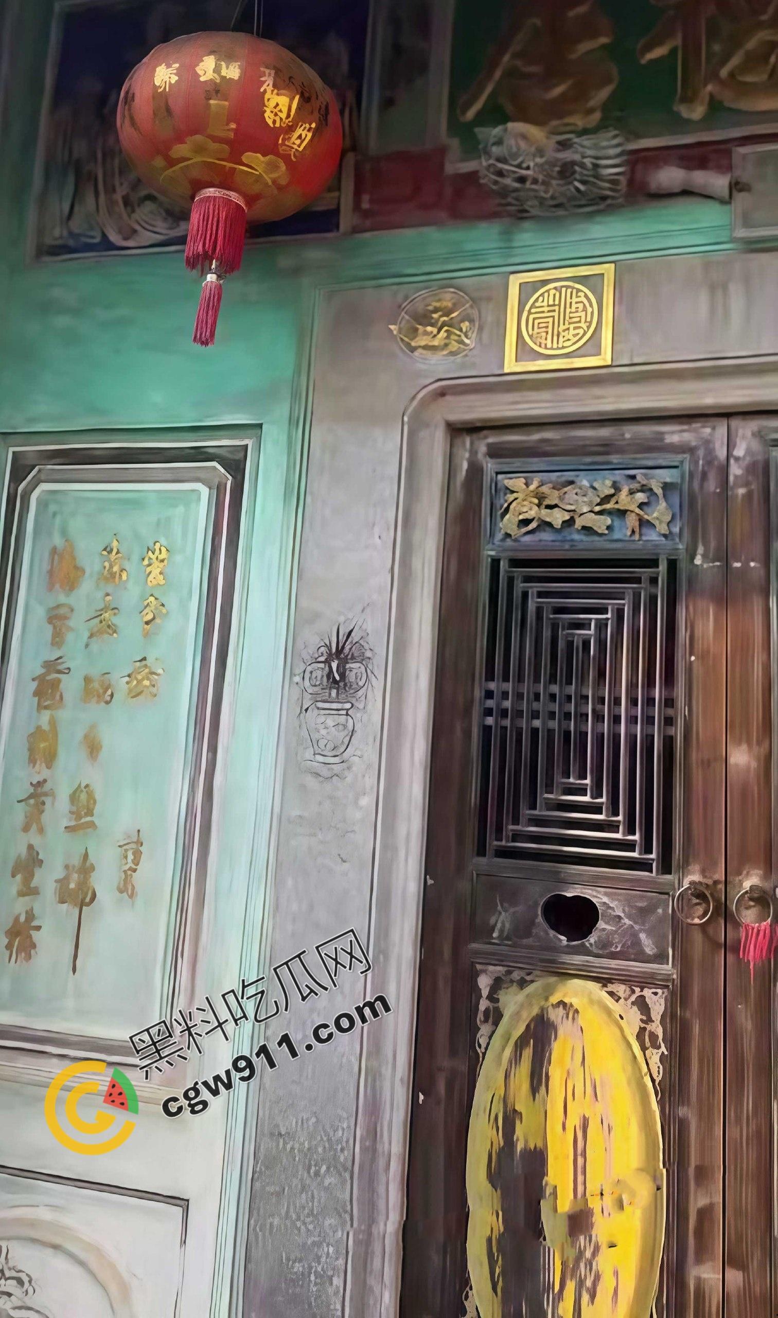 广东普宁惊爆绿帽丑闻:丈夫公开播放妻子出轨证据!三孩皆非亲生,妻家门庭若市,宗祠前成大戏场!-4