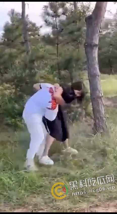 仙女干架 逼飞奶炸 她甚至为了打个架还专门刮了逼毛 第七弹-5