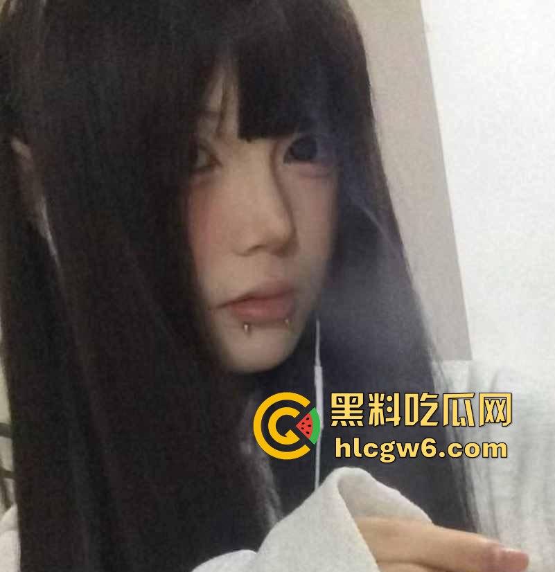 成都19岁反差小萝莉【陈欣怡】不雅视频全网疯传！可爱得像天使，粉嫩嫩的小脸蛋配上白花花的美乳嫩穴！-4