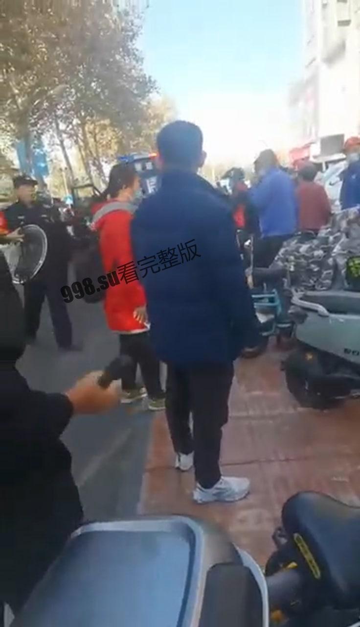 女子排队做核酸，被男子从身后割喉-4