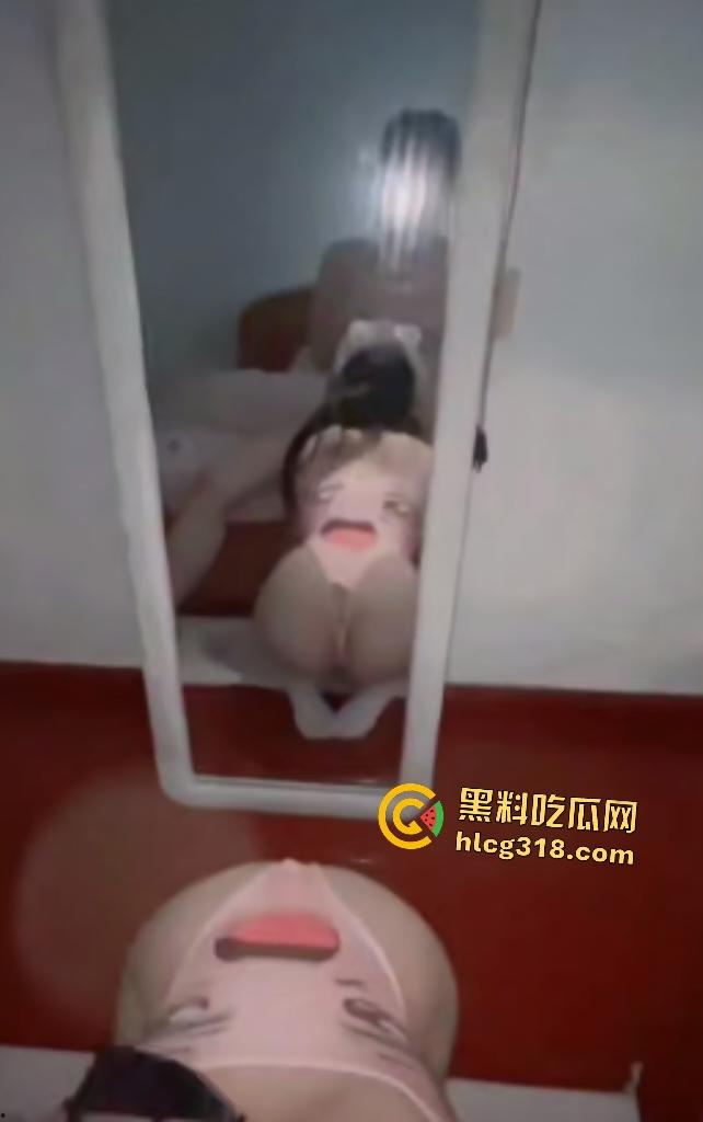 清纯双马尾伪娘【陈闲广】鸡鸡小到隐形，穿上内裤相当于看不见，直男被口交还没发觉是gay！-5