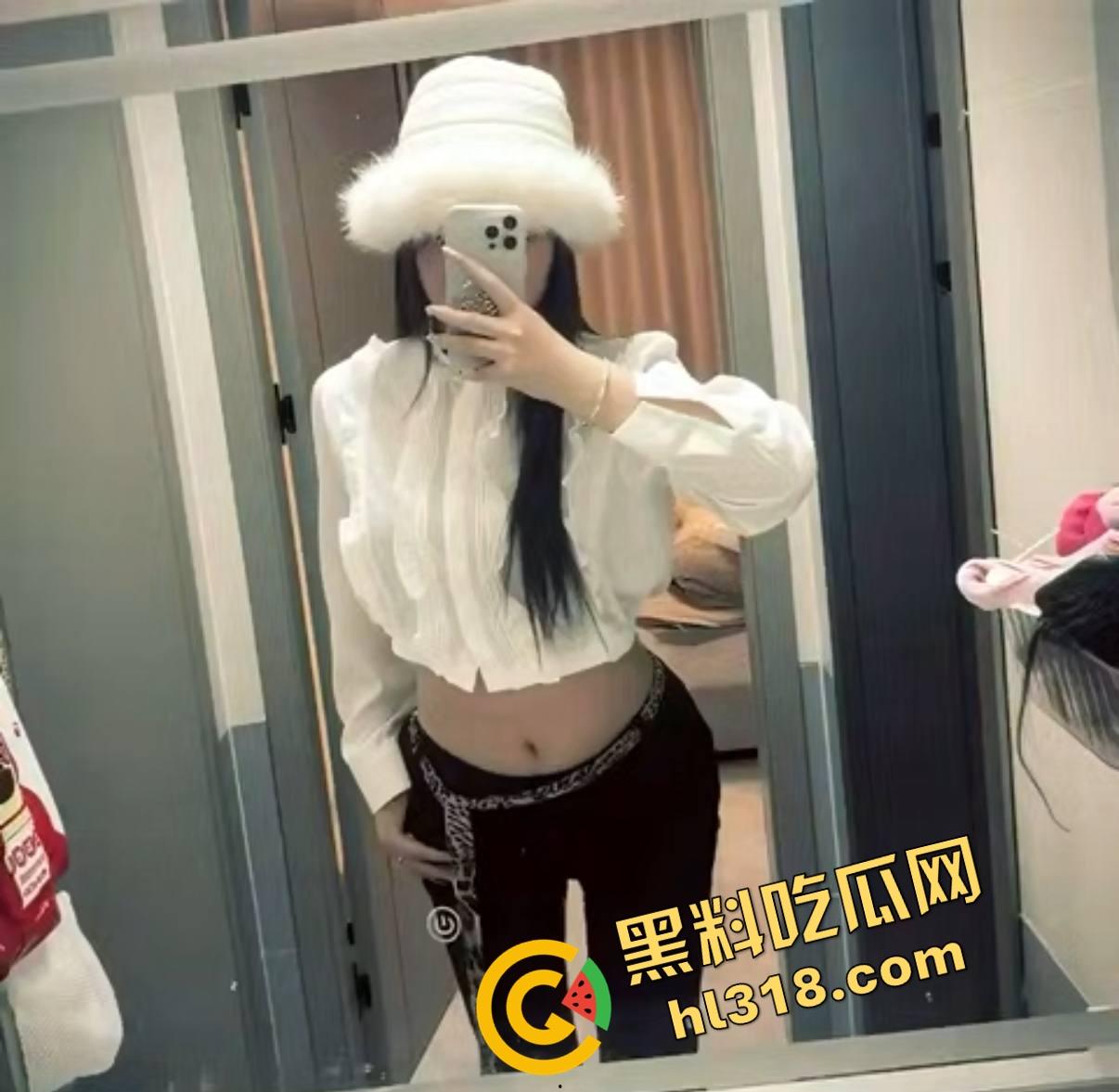 成都06年嫩妹『夏郁』酒吧喝点就带去酒店爆肏,刚进门就喊要大鸡巴,小骚逼掐脖子伸舌头欠操到不行!-3