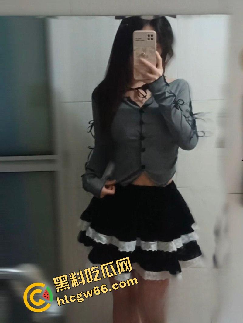 山东临沂大学巨乳学妹【徐婕】胸大无脑成炮友提款机,粉嫩紧穴夹到爆,手交挡精母狗命摆烂了!-1