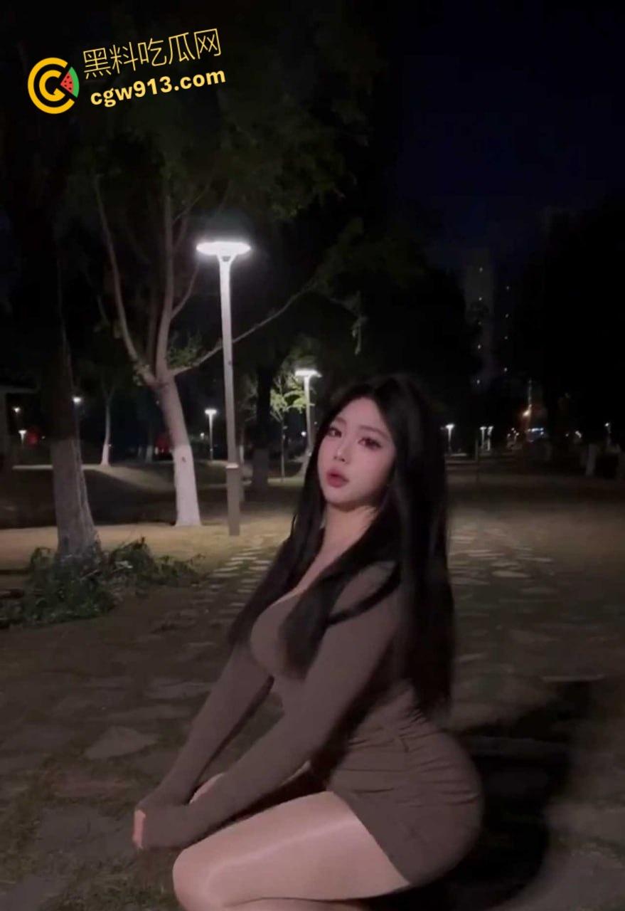 抖音高颜值网红【金美庭】，线下见面约炮金主，巨乳肥臀极致诱惑，情趣黑丝口交，女上骑乘疯狂榨精！-2