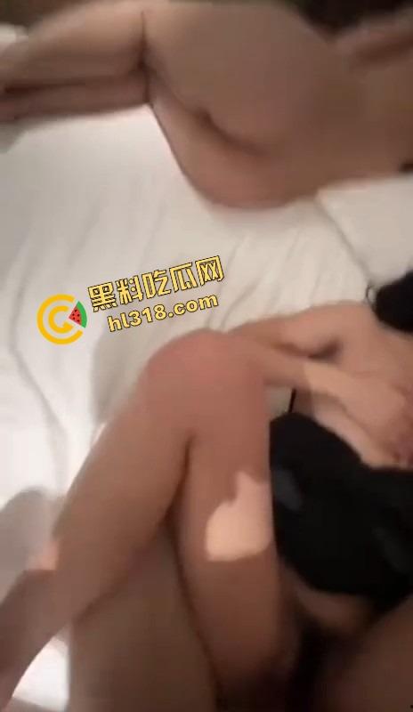 成都06年嫩妹『夏郁』酒吧喝点就带去酒店爆肏,刚进门就喊要大鸡巴,小骚逼掐脖子伸舌头欠操到不行!-9