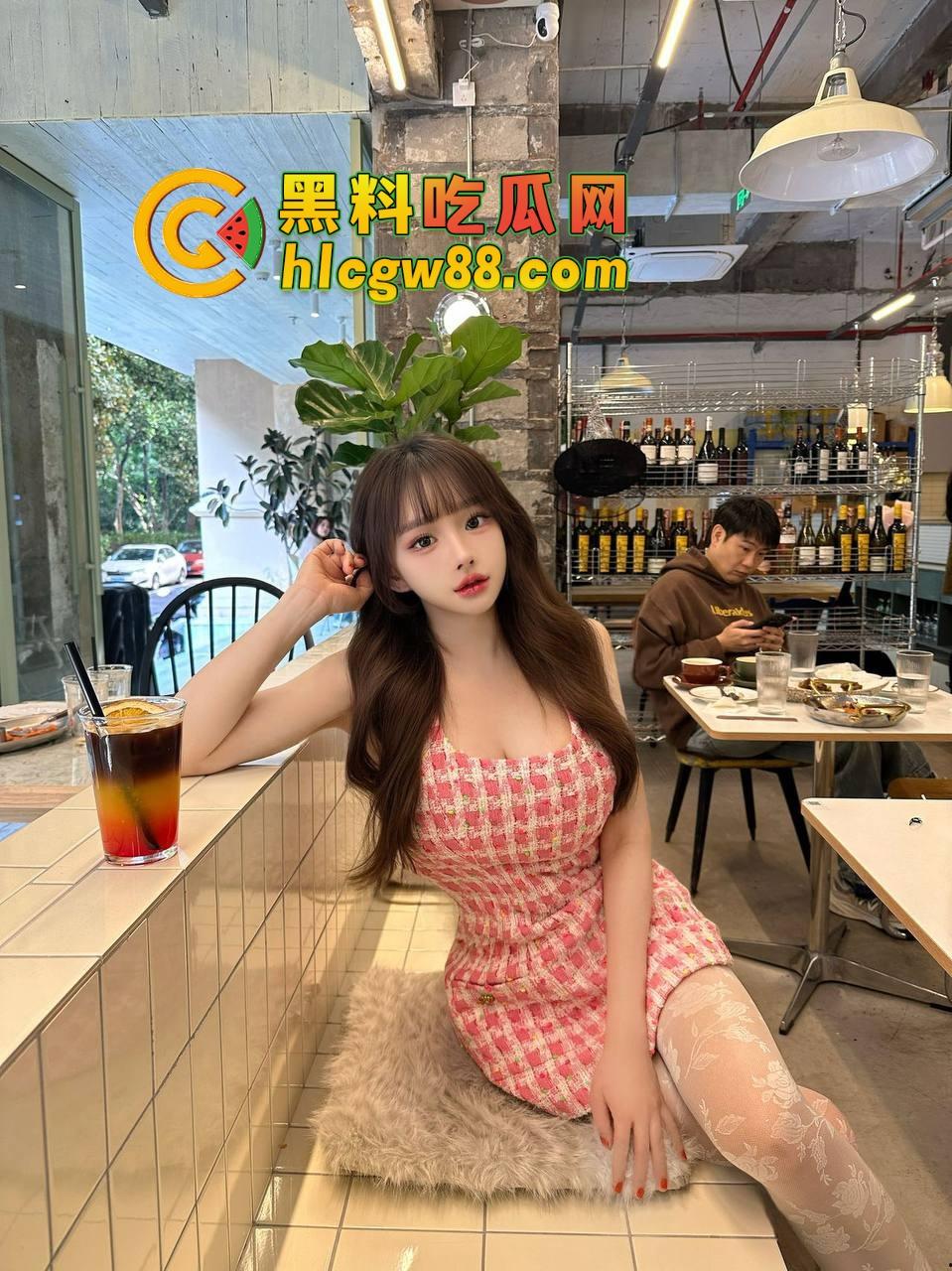 绍兴童颜巨乳二逼王者『夏天』3BUFF点满，双洞分工明确 男友专属和拍卖专区，双洞齐开等大佬来战！-2