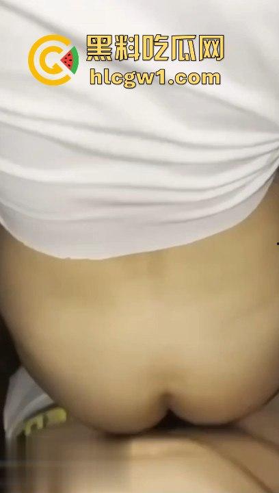 绿帽奴性彻底释放！绿帽男把老婆送给单男野战，自己边看边撸，屌都要撸秃了，绿毛龟真牛逼！-2